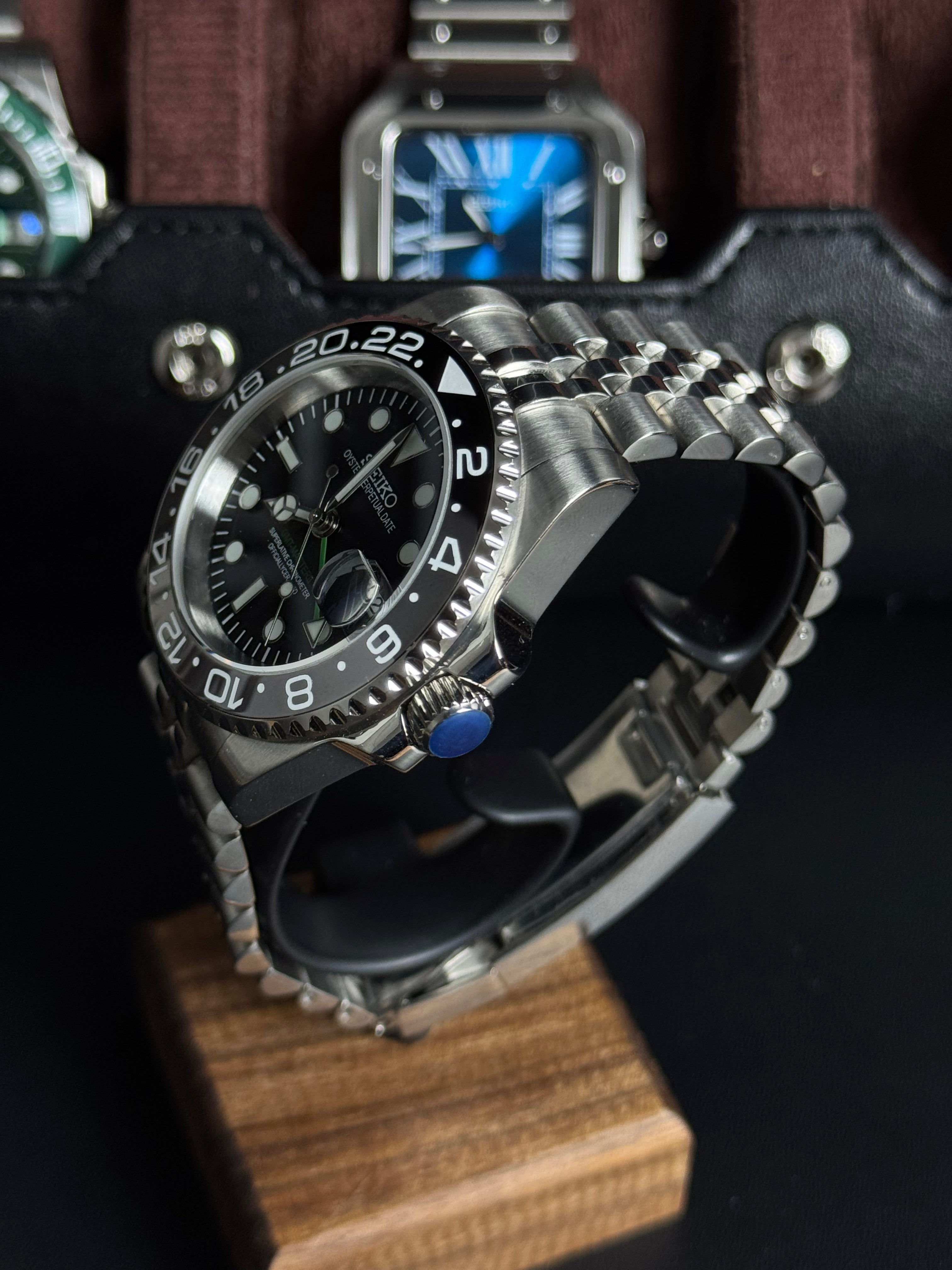GMT - Bruce Wayne